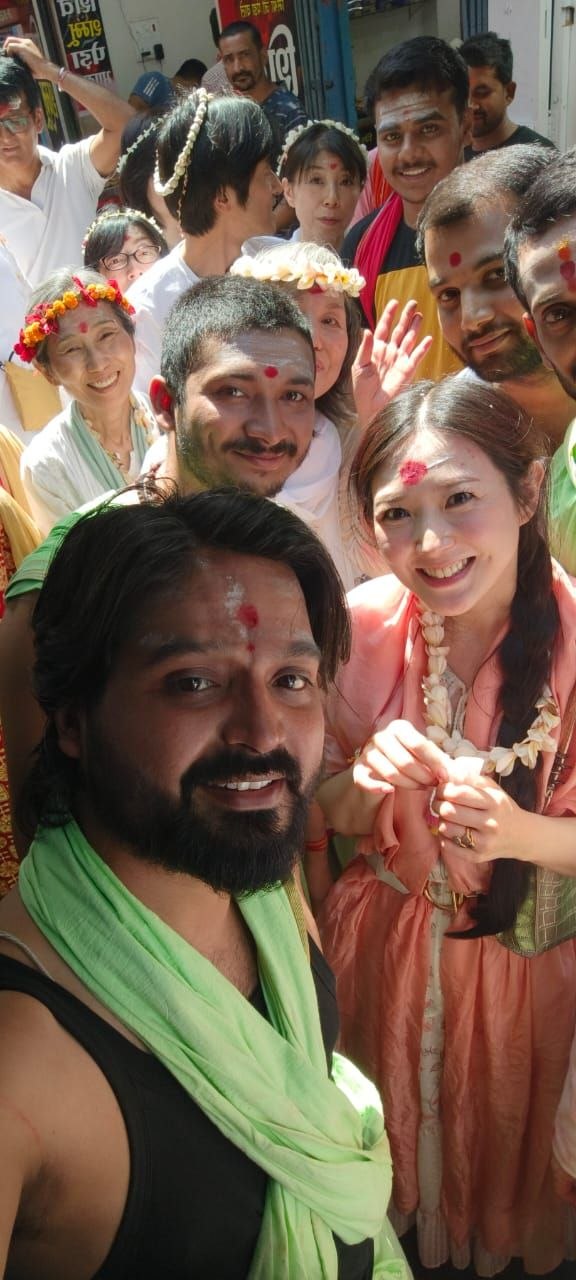 Devotees from abroad after darshan at Baidyanathdham