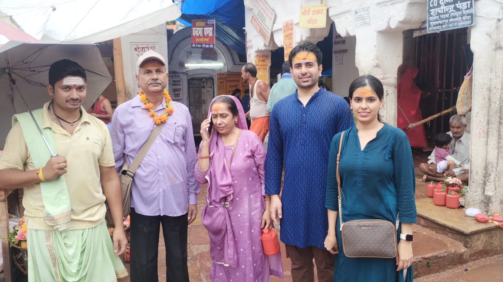 Devotees at Babadham