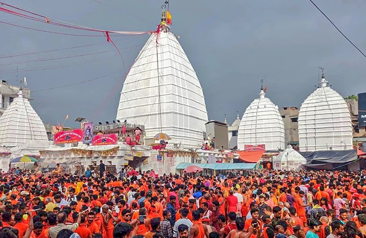 Devotees in saffron at Baidyanathdham during Shravan